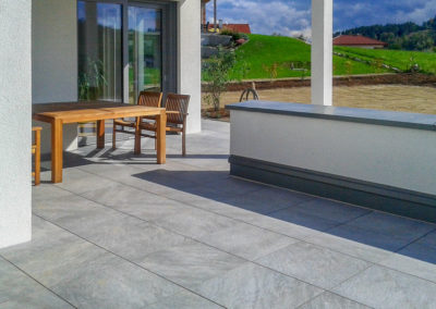 Terrasse aus Keramikplatten 60/60/2 cm