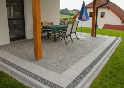 Terrasse aus verschiedenen Graniten